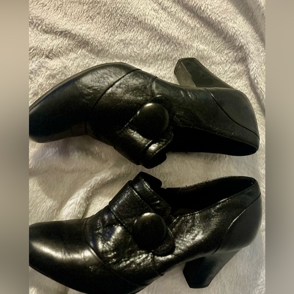 Clarks Bendable Ankle Boots Black - Picture 3 of 5